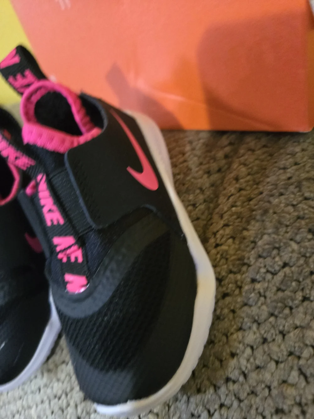 Nike Kids' Black and Pink Slip-On Running Shoes Nwb Sz 6  Flex Runner